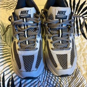 Nike Vomero 5 Gray and Black Sneakers